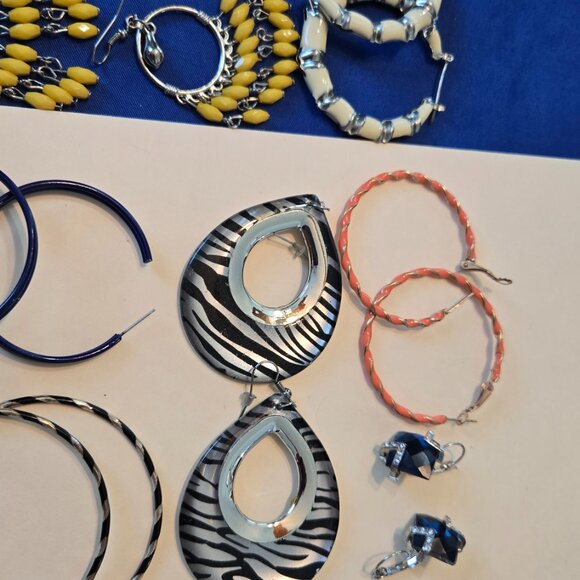 Lot of Fashion Earrings - Picture 3 of 3